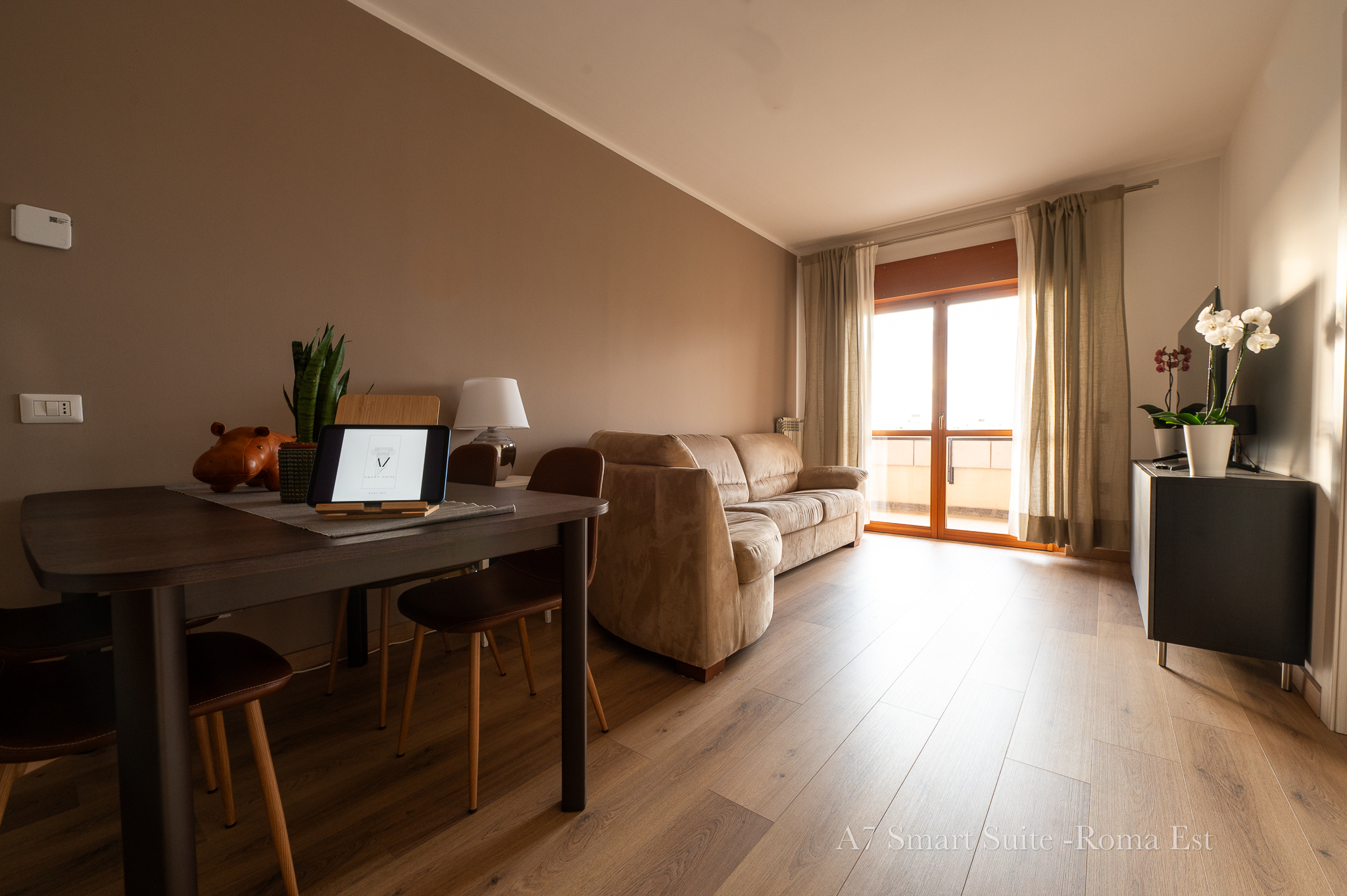 Soggiorno di A7 Smart Suite Roma Est con divano letto e ambiente accogliente